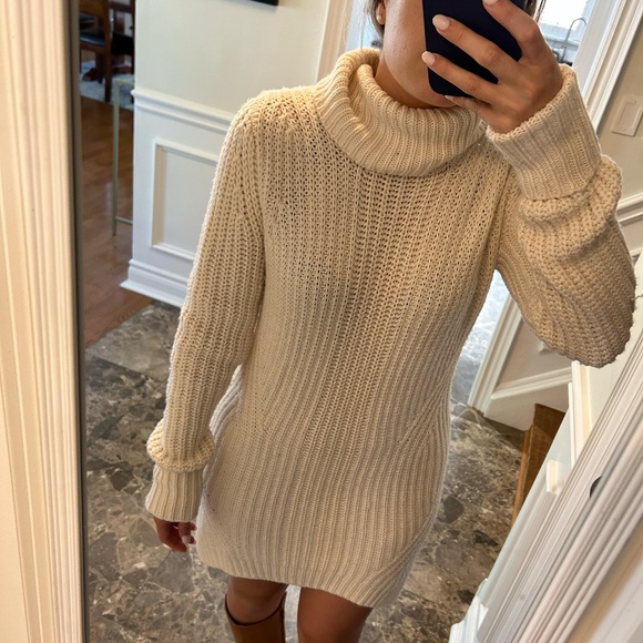 Max Studio knit turtleneck dress- size S - Picture 4 of 9